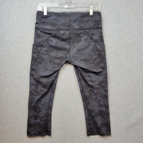 Lululemon Pants Womens 10 Black Camo Fast free Crop‎ Pocket Leggings Yoga Gym - Picture 10 of 13